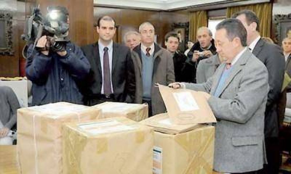 La oposici�n lanz� sospechas sobre la licitaci�n de Los Blancos