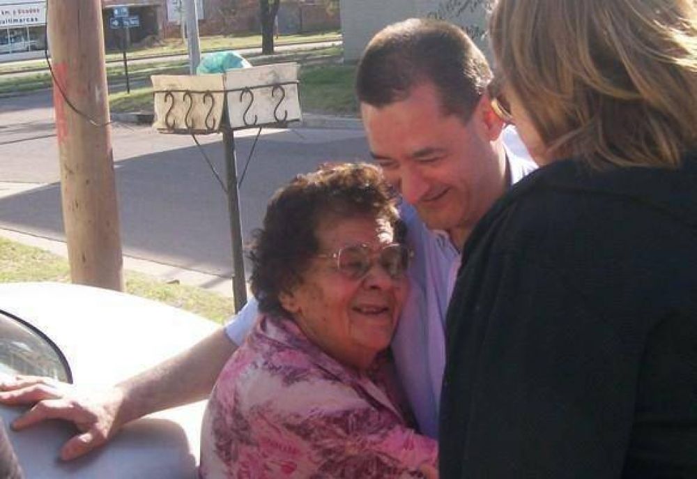 Larra�aga, de caminata por Villa Santill�n