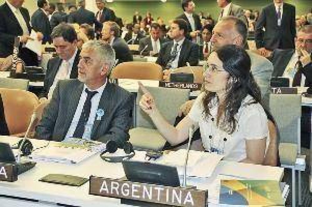 El ministro Luis Mart�nez se reuni� con autoridades de la OPS en Naciones Unidas