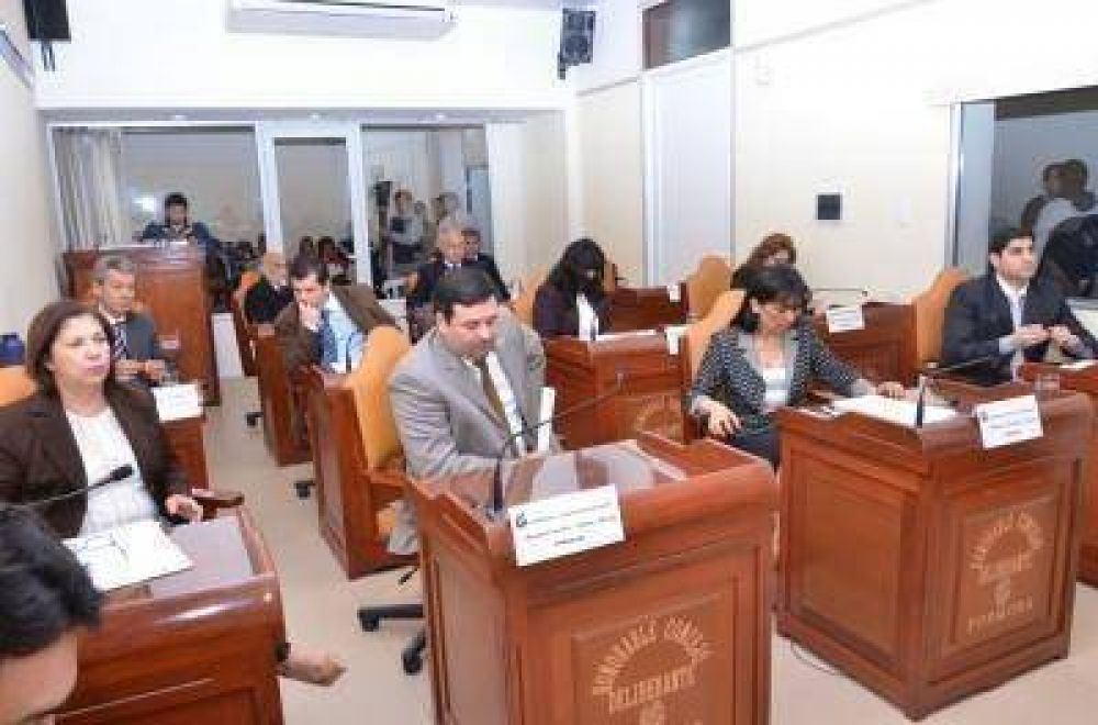 Concejales definen la nueva tarifa de taxis y remises