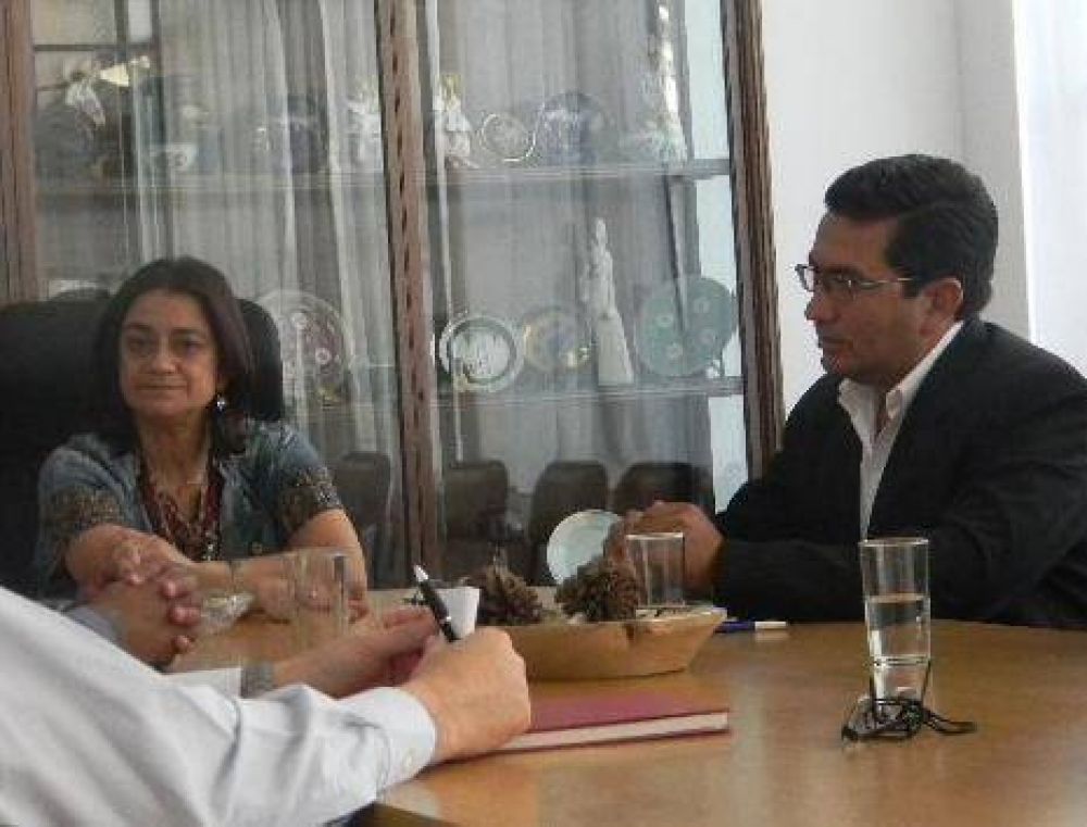 Luc�a Corpacci y Alejandro P�ez entablaron di�logo por la miner�a