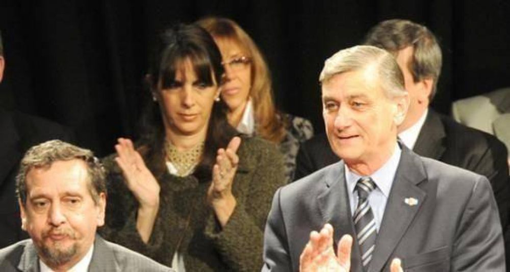 Mar�a Eugenia Bielsa dijo que Binner le dio a la presidenta "un recibimiento descort�s"