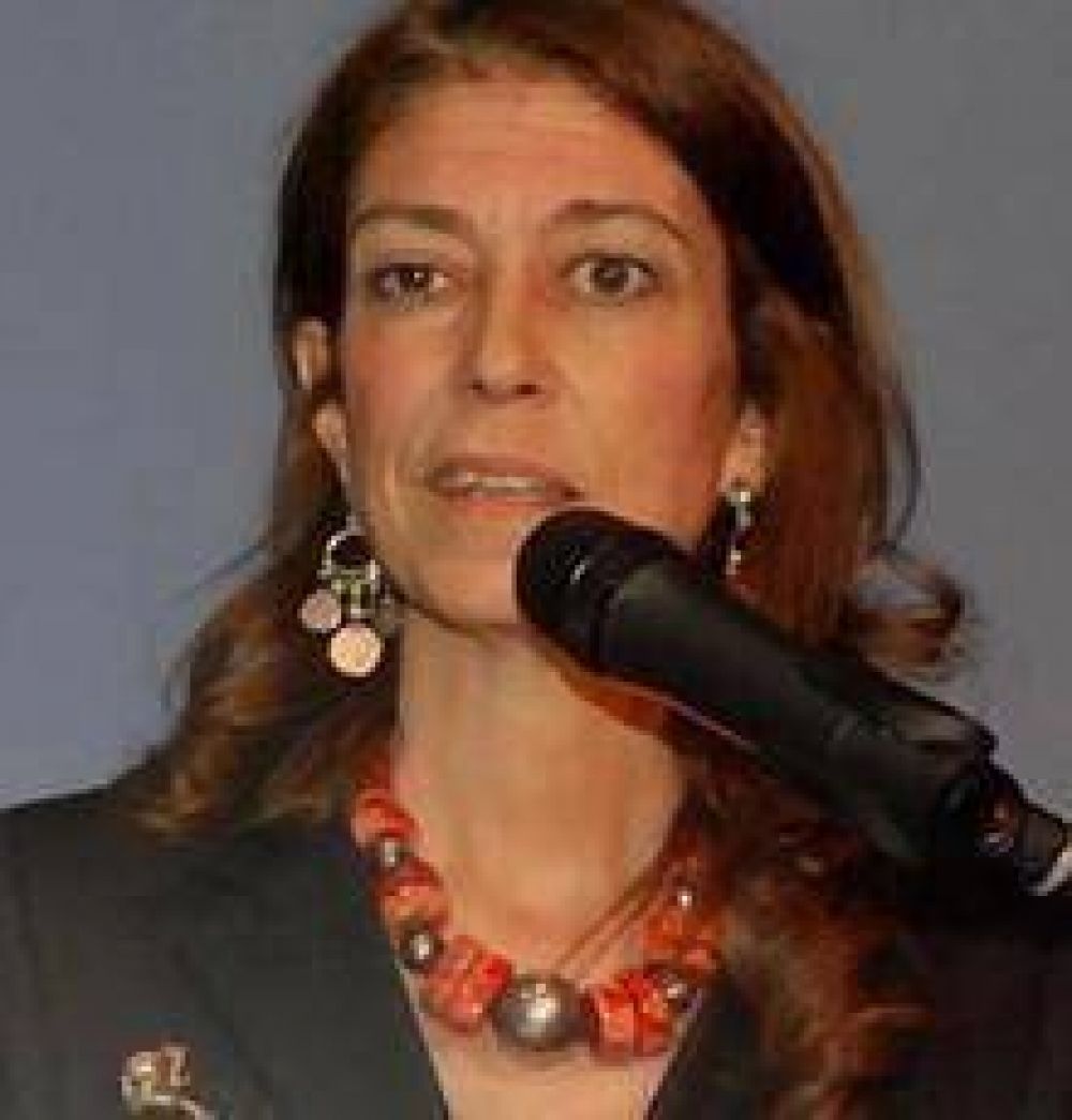 Camau Esp�nola recibe a la ministra D�bora Giorgi