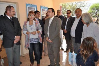 Niccolai entreg� viviendas rurales
