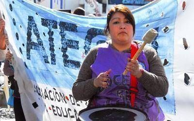 Confirman para ma�ana un paro docente en Comodoro