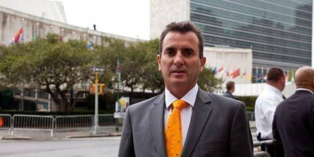 Un candidato en Nueva York: en su primer d�a de gira, P�rez promocion� a Mendoza