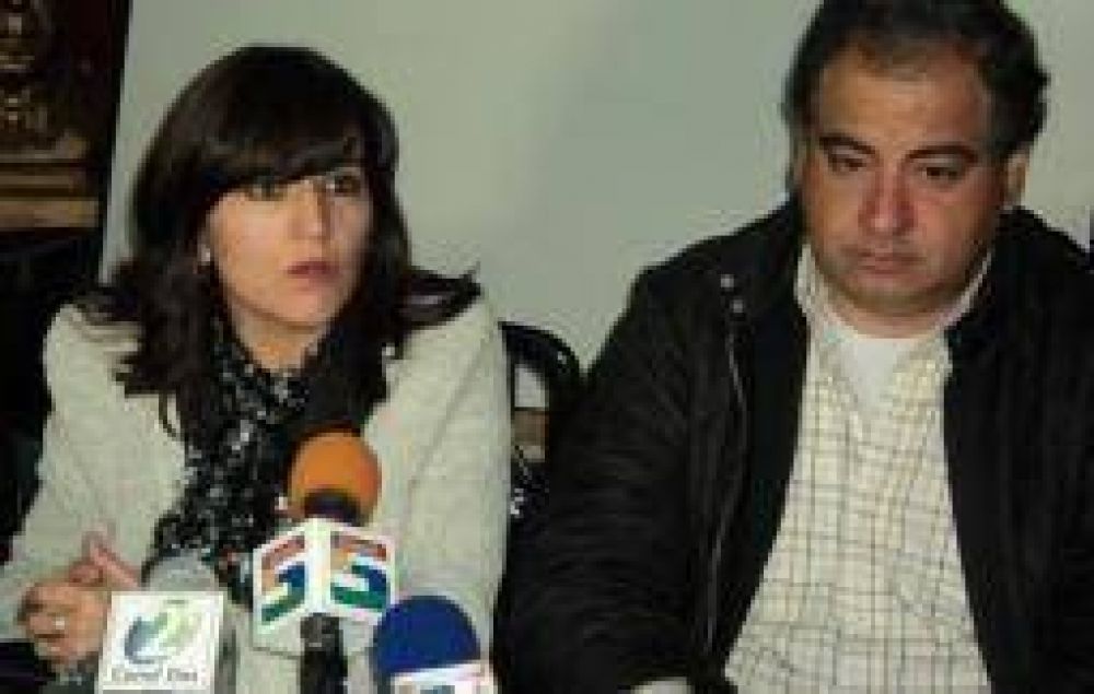 La UCR le pide Beder �que deje de estar sentado sobre la caja�