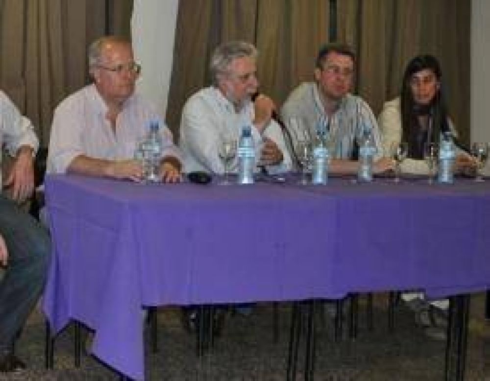 Llamb�as podr�a ser una voz de Villegas en el Congreso