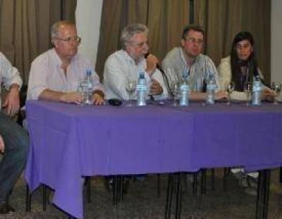 Llamb�as podr�a ser una voz de Villegas en el Congreso