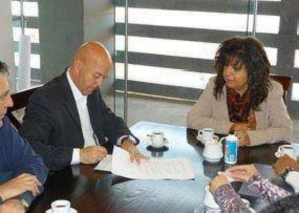  Juana Koslay se adhiri a la licencia de Conducir Provincial Unificada