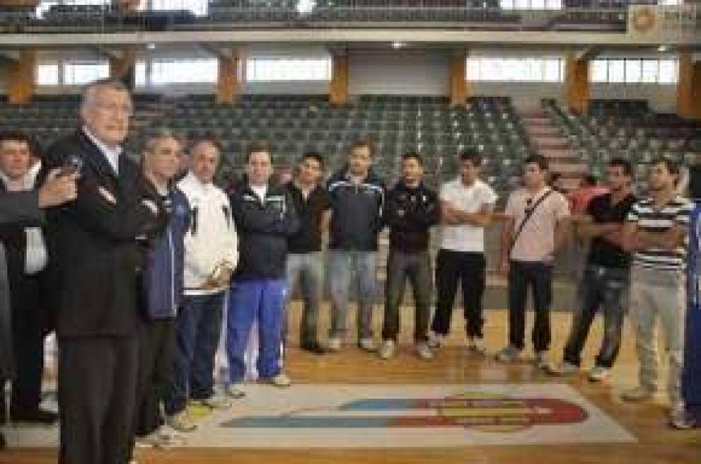 El Gobernador fue al Estadio Aldo Cantoni a alentar a la Selecci�n Argentina