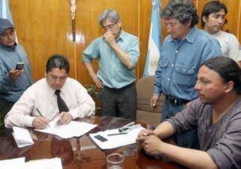 Despu�s de 23 d�as se lleg� a un acuerdo en Zapala 