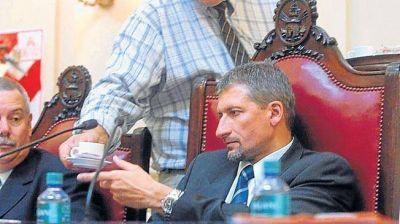 Tras la derrota, Campana volvi� a presidir la sesi�n 