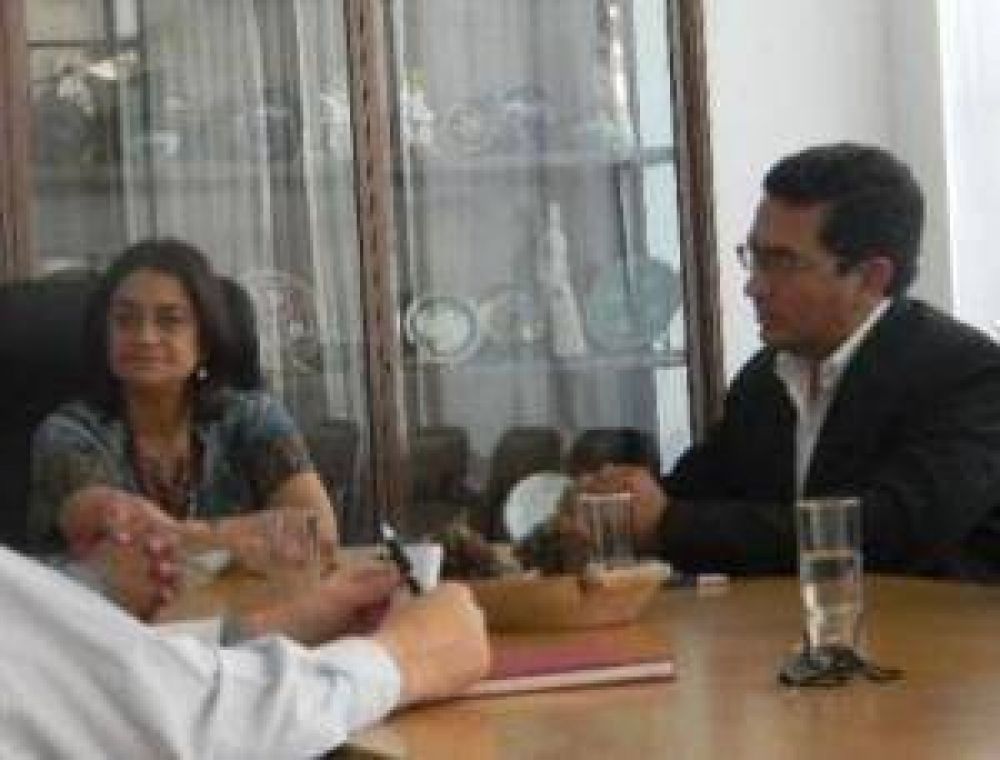 Luc�a Corpacci y Alejandro P�ez entablaron di�logo por la miner�a