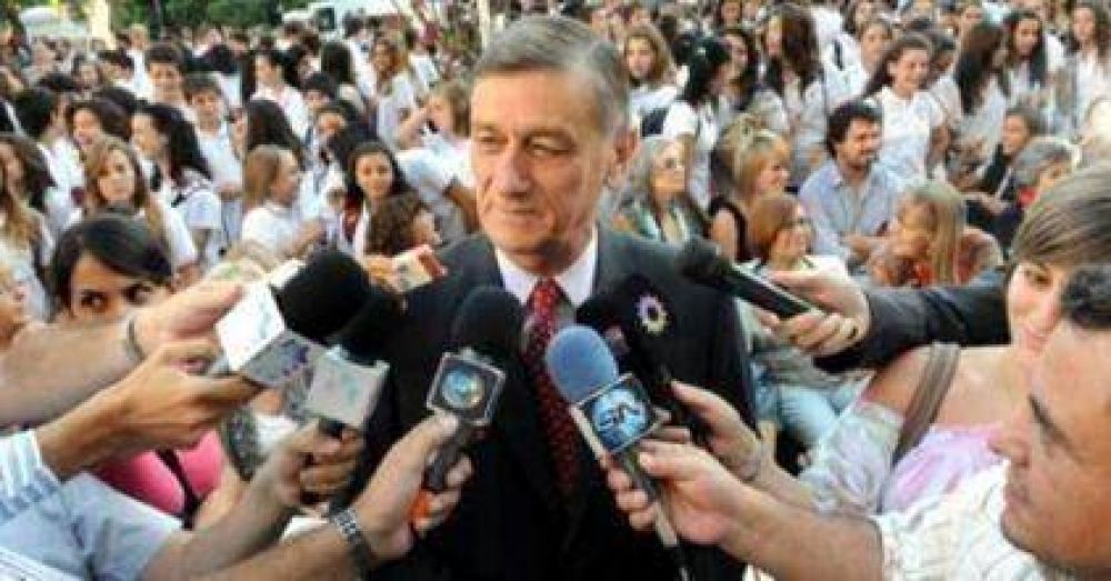 Binner dijo que para bajar la edad jubilatoria de los maestros hace falta un nuevo impuesto