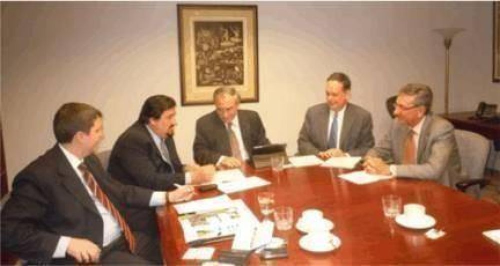El Gobernador analiz� financiamiento de obras con el Banco Interamericano
