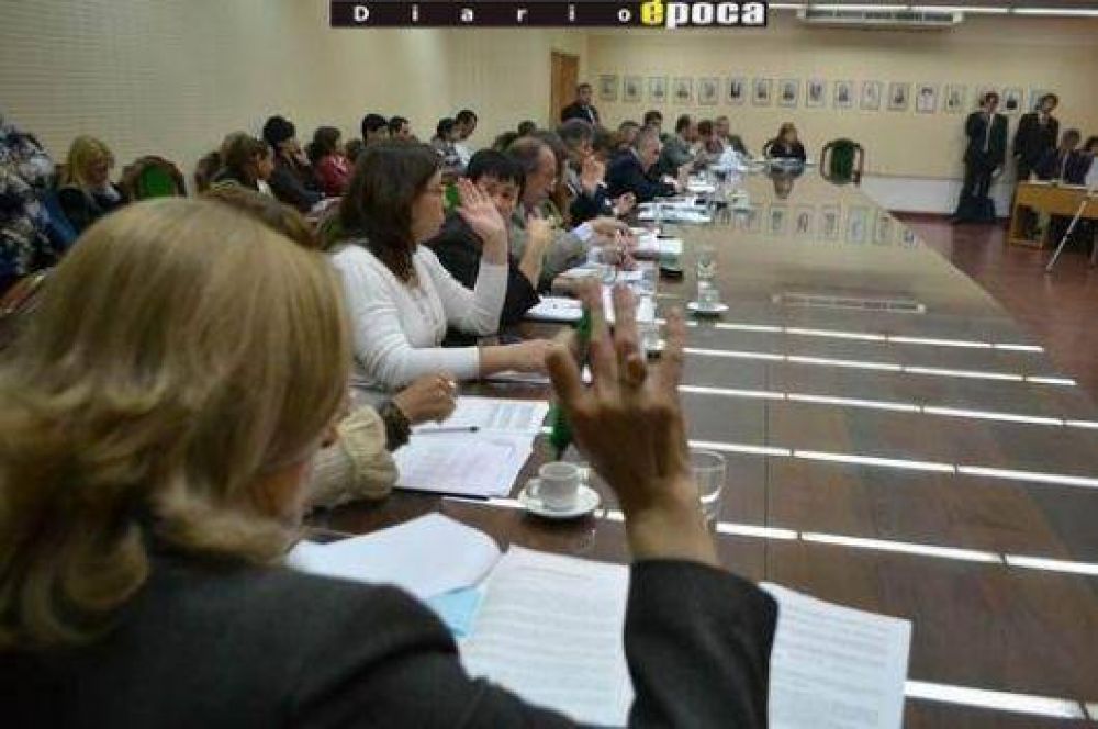 Diputados sesion� pero lo hizo en el Rectorado