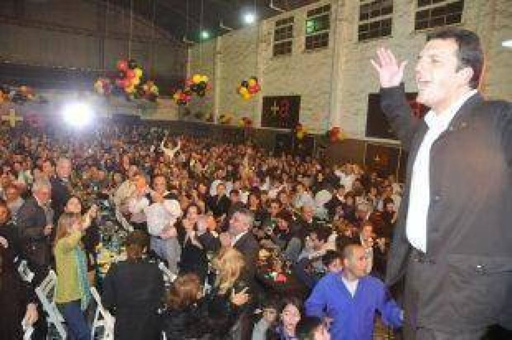 Sergio Massa present� su campa�a 2012-2015 para los vecinos de Tigre Centro