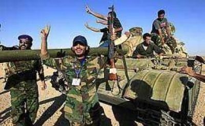 OTAN prolonga operaciones en Libia y rebeldes avanzan en basti�n de Gadafi