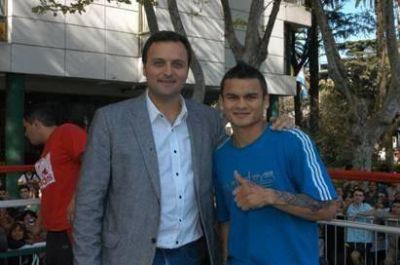 SAN MART�N - MAIDANA Y PETROV LLENARON DE BOX LA PLAZA SAN MART�N 