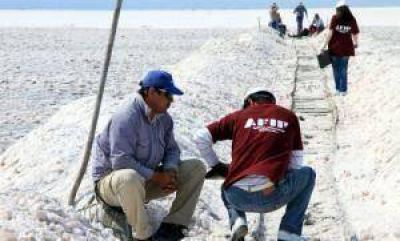 �Qu� color tiene la sal? �Negro�