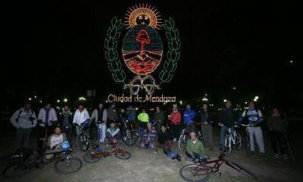 Mendocinos se suman a la "bicicleteada" por el D�a Mundial sin Autos