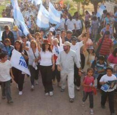 Candidatos K dicen que votarlos significa apoyar la �revalorizaci�n de la pol�tica�