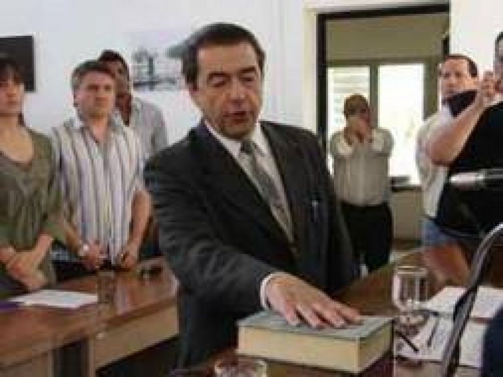 Rojas: Tras la renuncia de Quiri, Miguel Cobo asumi� como Intendente