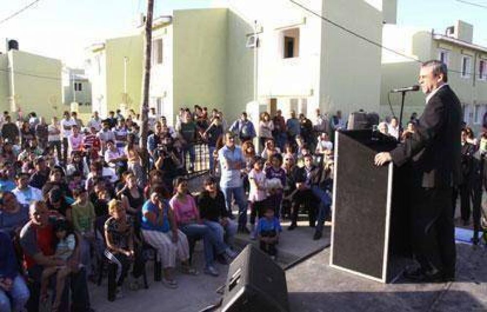 El municipio entreg� 90 viviendas a familias de Villa Tranquila
