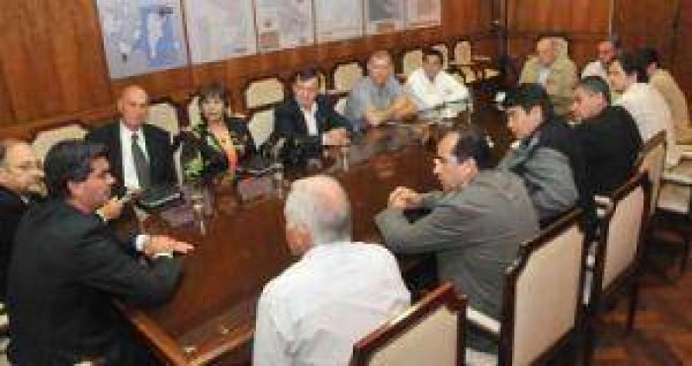 Capitanich analiz� con intendentes agenda que quiere impulsar en el segundo mandato