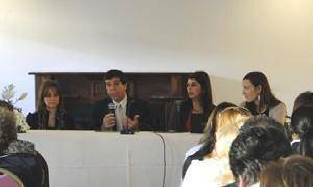 Educaci�n fortalece la formaci�n de los profesores del nivel secundario 	