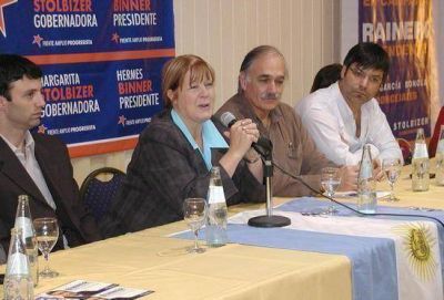 Margarita Stolbizer recorri� Campana junto al candidato a Intendente Mariano D. Raineri