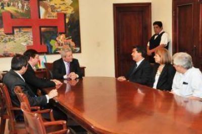 CAPITANICH Y EL GOBERNADOR DE SANTA CRUZ -BOLIVIA ACORDARON UNA AGENDA DE TRABAJO