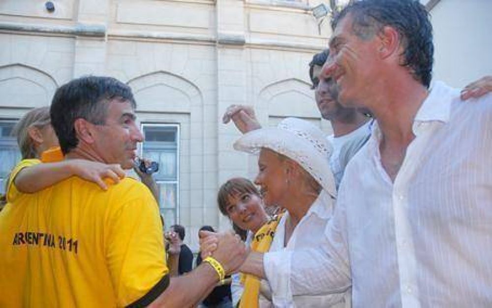 Mauricio Macri y su gabinete se encuentran en Luj�n en un �retiro�