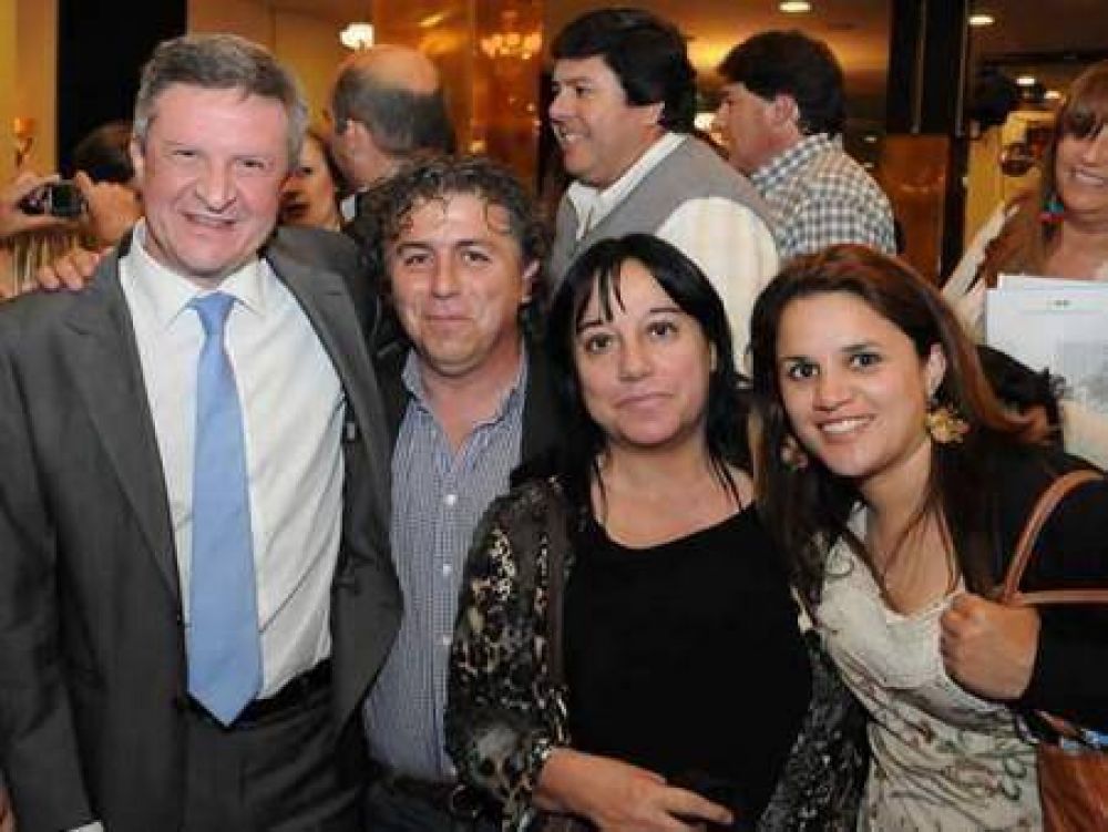 Los candidatos a Consejeros Escolares por el Frente Para la Victoria con Oporto