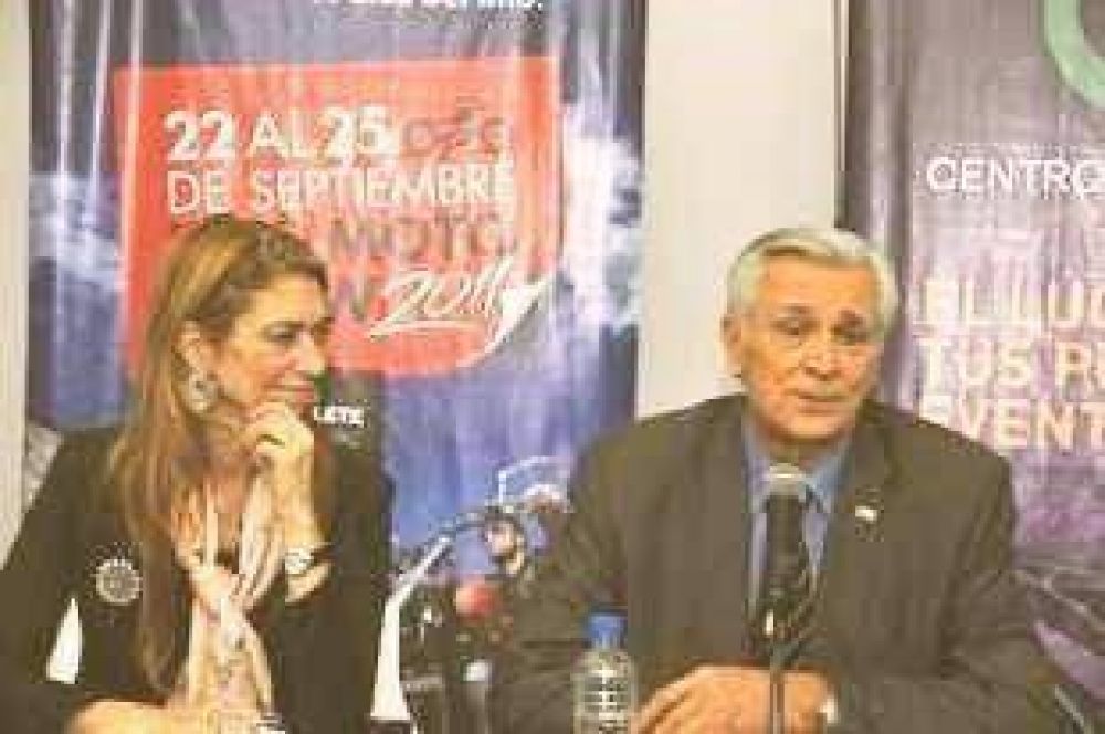 Debora Giorgi inaugur� "Expo Moto Show 2011"