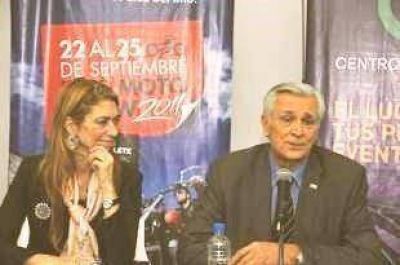 Debora Giorgi inaugur� "Expo Moto Show 2011"
