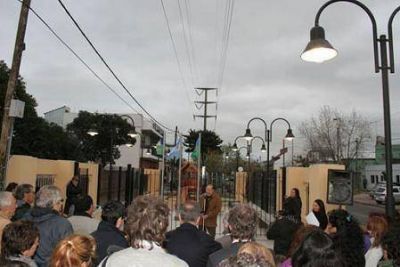 Osvaldo Amieiro inaugur� la nueva plazoleta de Arnoldi y Quintana