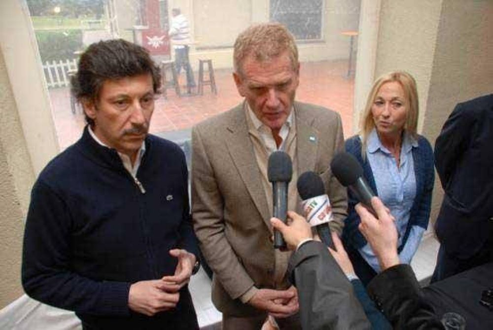 Plenario de dirigentes de UDESO con De Narv�ez en Villa Adelina 