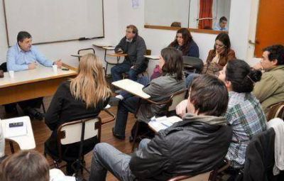 Cheppi respondi� preguntas de pol�tica local a estudiantes de periodismo