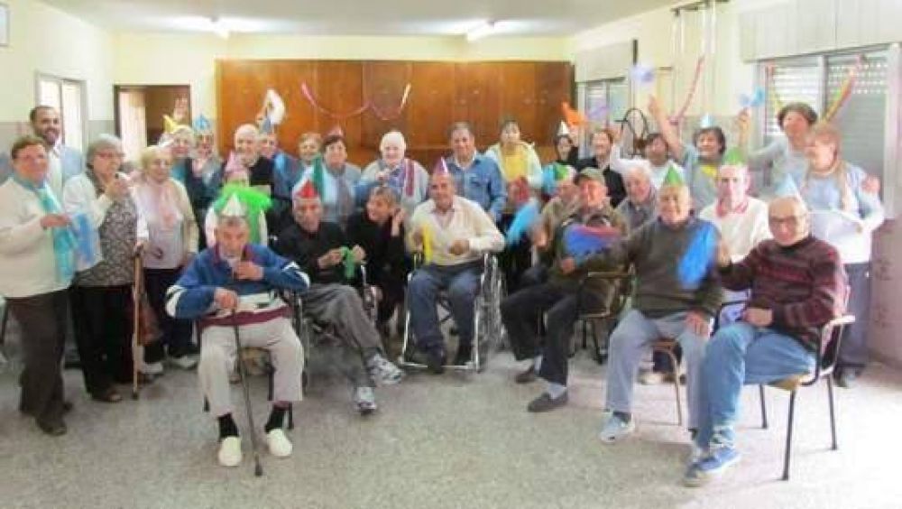 Festejo de la primavera en el Hogar de Ancianos 