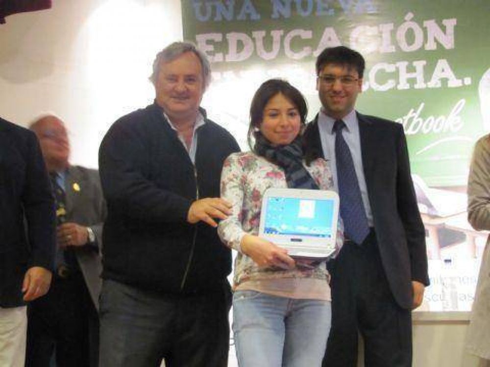 M�s de 12 mil estudiantes de San Miguel ya tienen sus netbooks