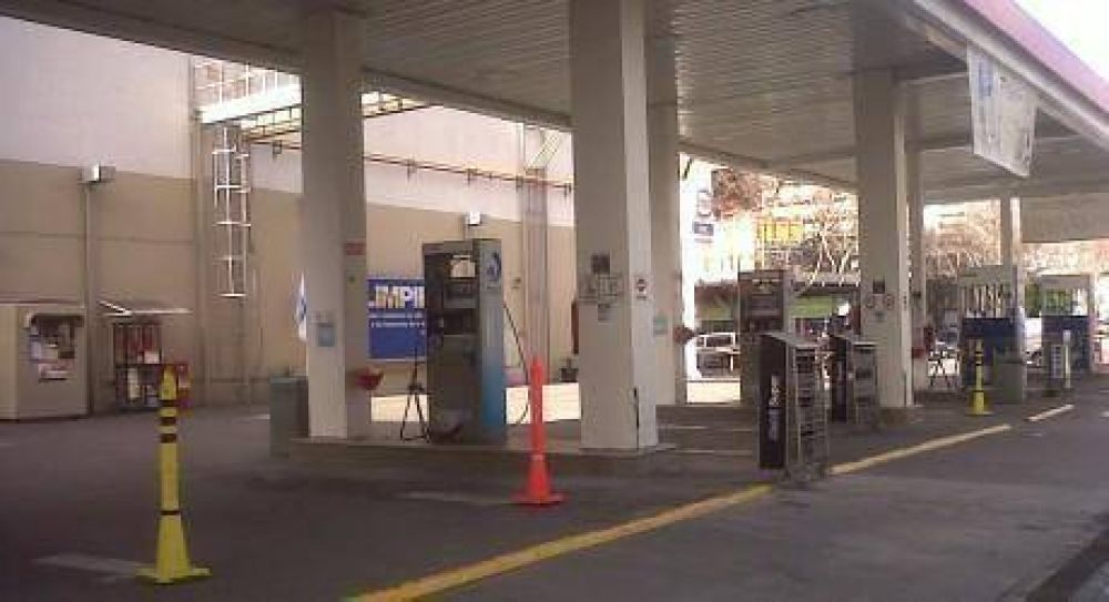 Sorpresivo paro por 72 horas en estaciones de servicio