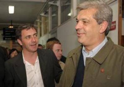 Ariel Notta junto al ministro Juli�n Dom�nguez en Chascom�s 
