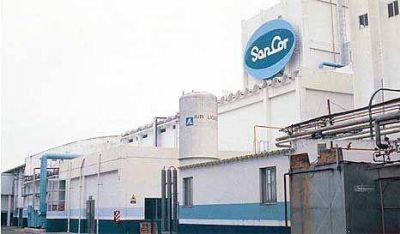 Tamberos en pie de guerra bloquean la entrada a Sancor en Sunchales