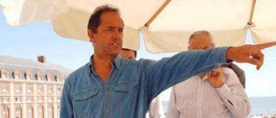 Cambio de vereda: Scioli pide que bajen las retenciones