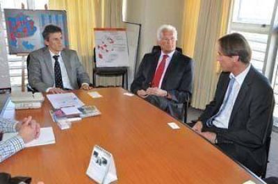 Reciben a empresarios europeos interesados en invertir en la Provincia