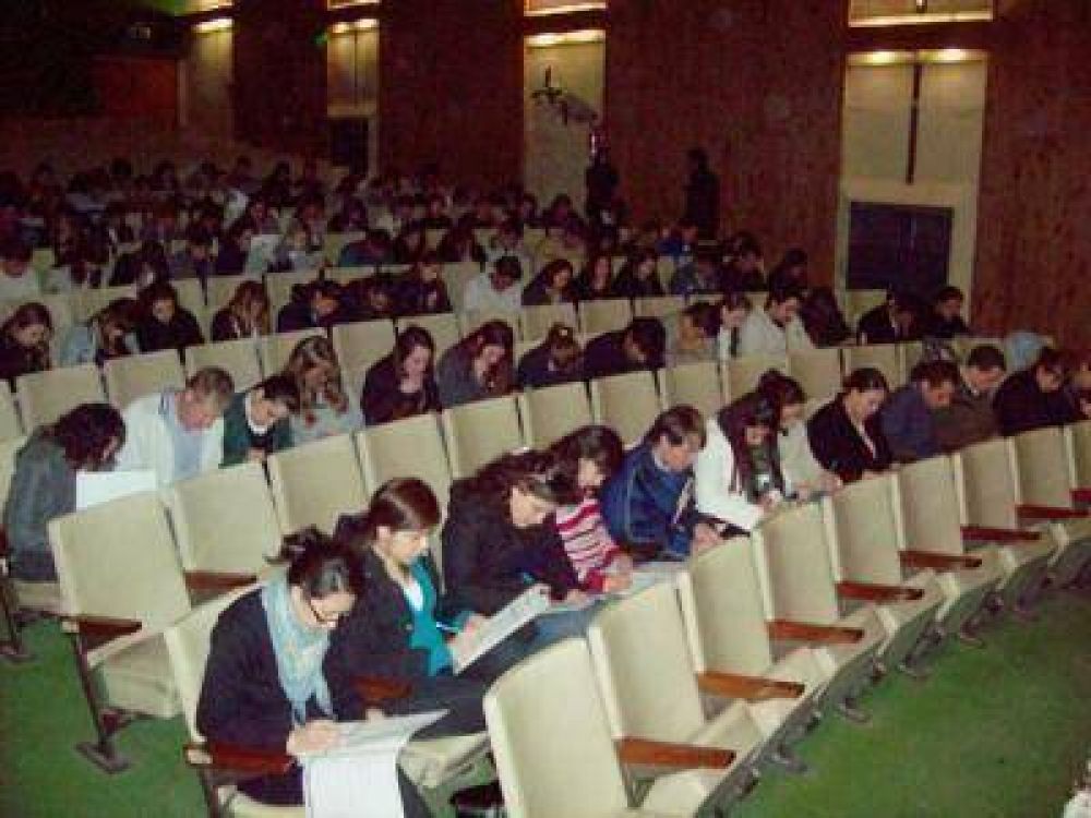 EVALUARON A ASPIRANTES A CARGOS ADMINISTRATIVOS DE LA POLIC�A   