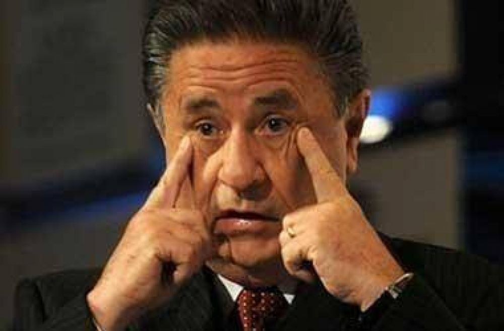 Duhalde dijo estar "preocupado" por pedido de juez sobre periodistas que escriban sobre inflaci�n