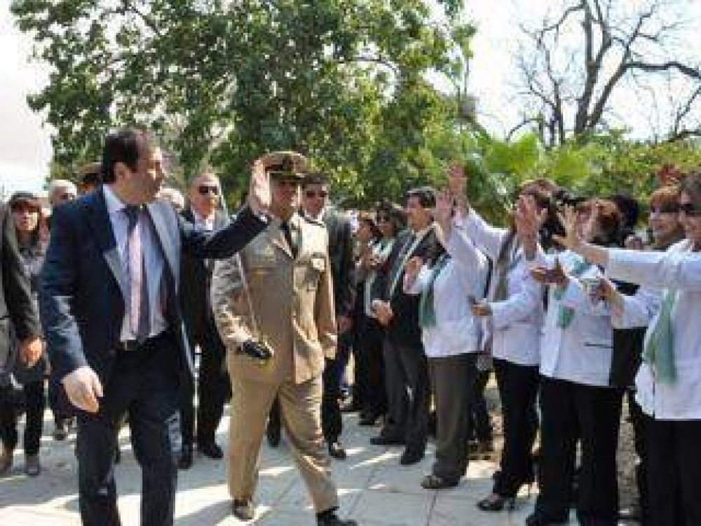 El gobernador particip� de la fiesta de Fr�as y anunci� una nueva terminal de �mnibus